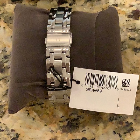 Brand new in box Silver Bulova watch - 96A000 - Picture 2 of 5